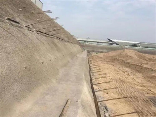 泸西河道边坡加固